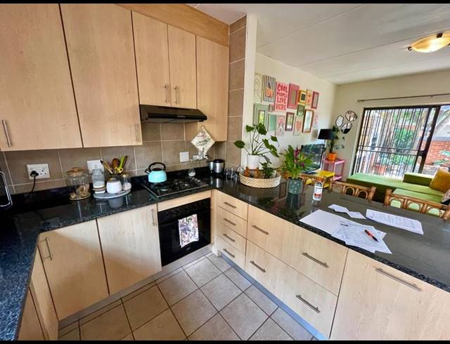 3 BEDROOM TOWNHOUSE FOR SALE IN SUGAR BUSH ESTATE